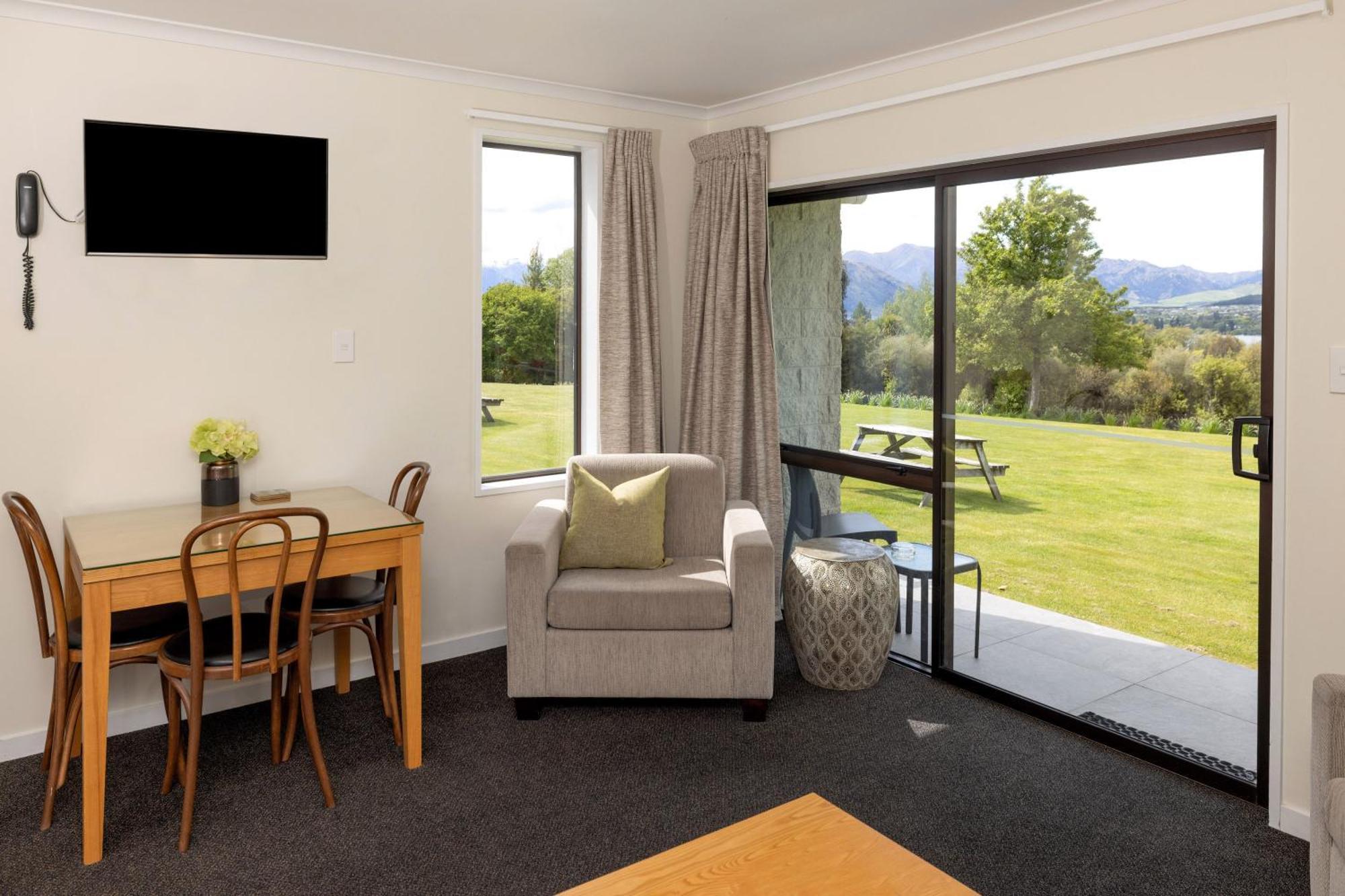 Wanaka Top 10 Holiday Park Hotel Exterior photo