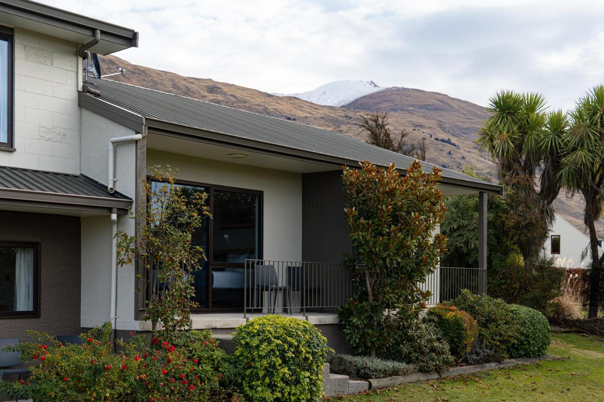 Wanaka Top 10 Holiday Park Hotel Exterior photo