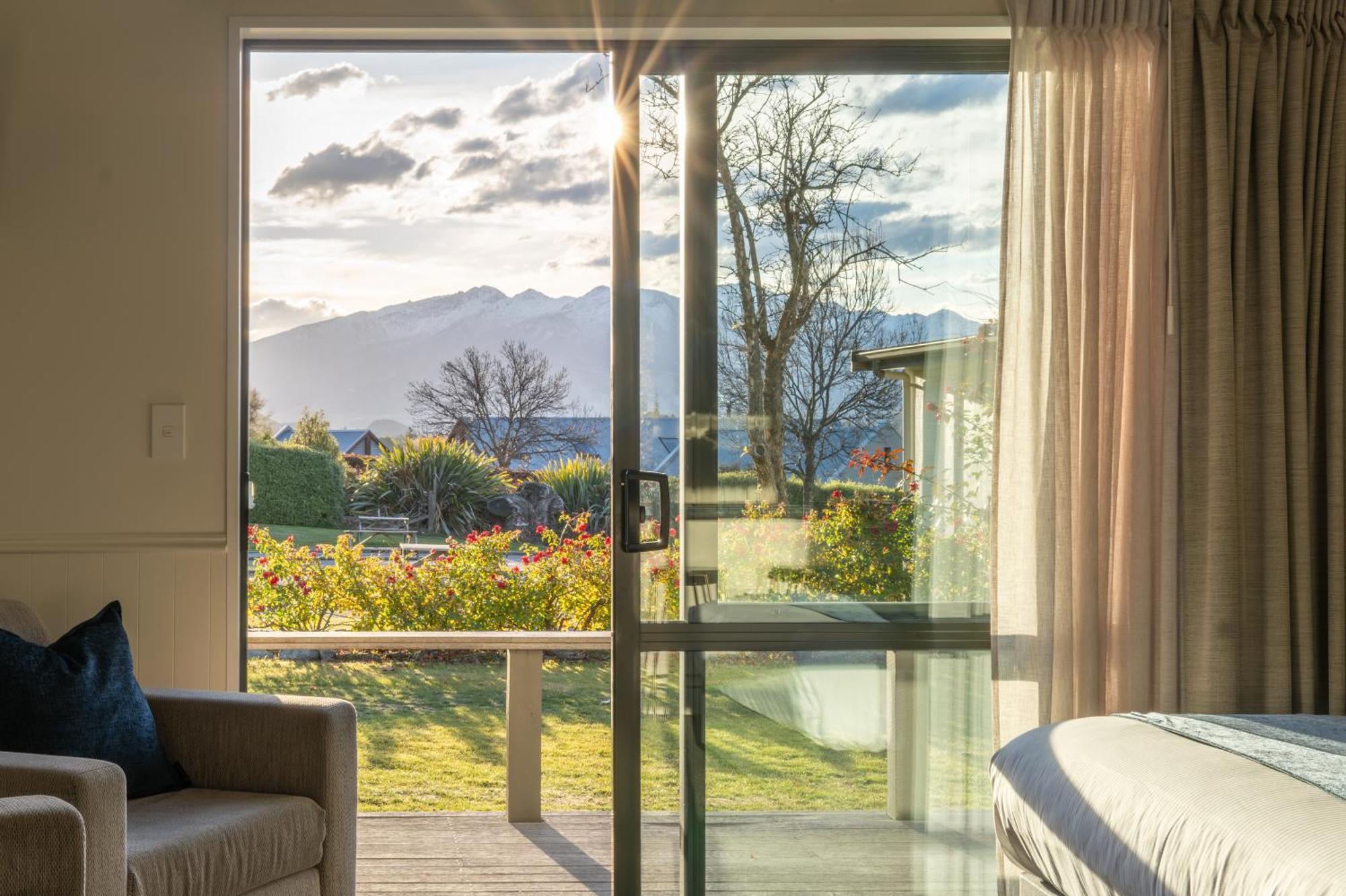 Wanaka Top 10 Holiday Park Hotel Exterior photo