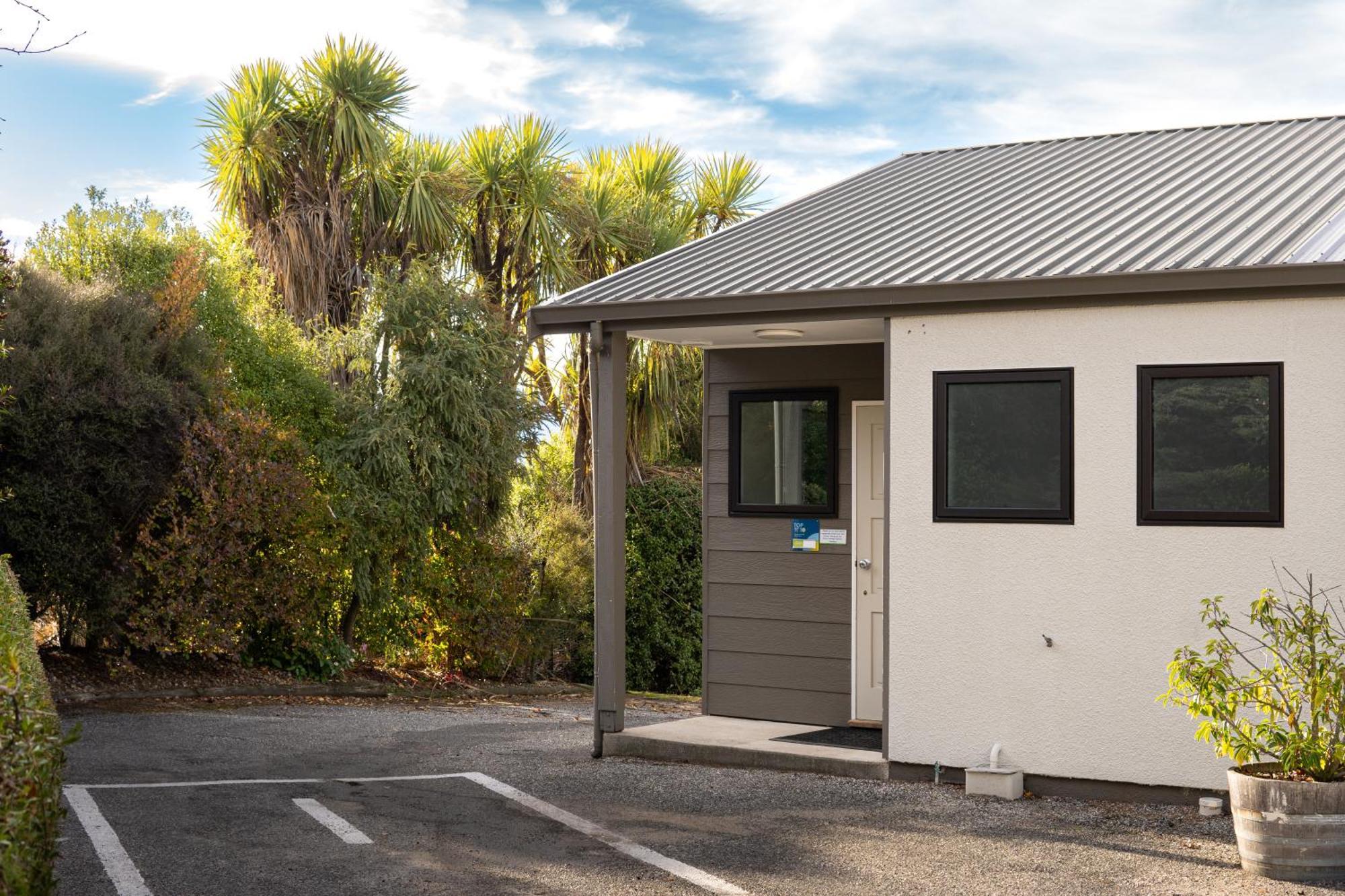 Wanaka Top 10 Holiday Park Hotel Exterior photo