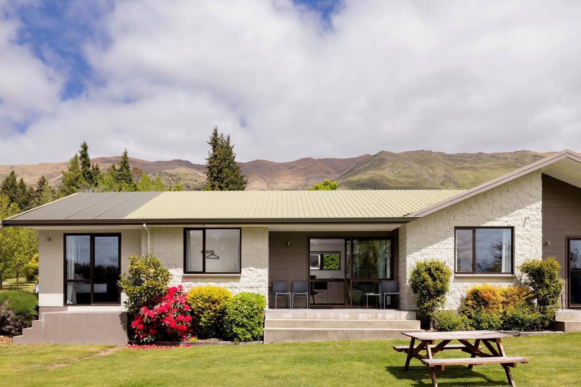 Wanaka Top 10 Holiday Park Hotel Exterior photo