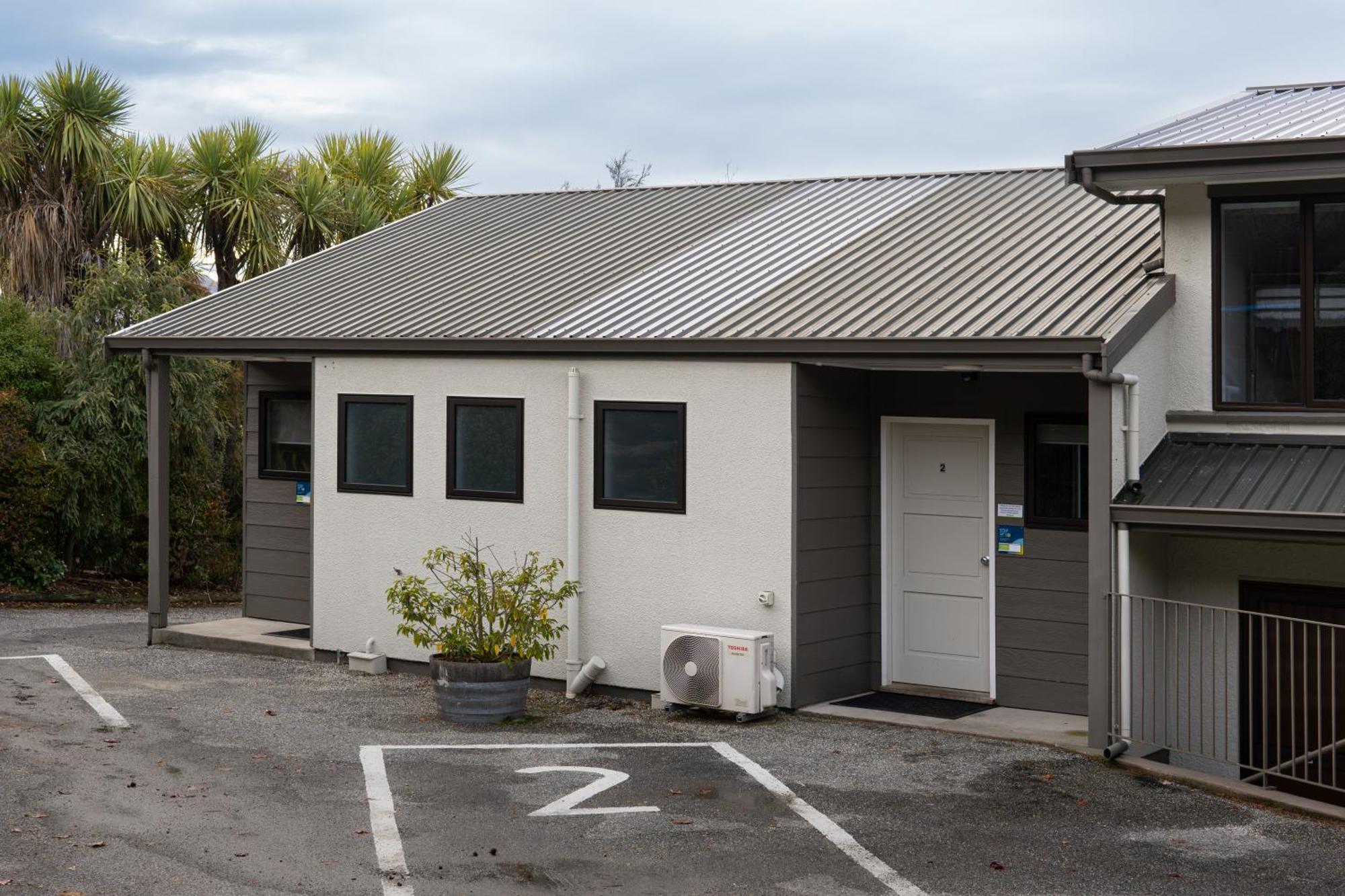 Wanaka Top 10 Holiday Park Hotel Exterior photo