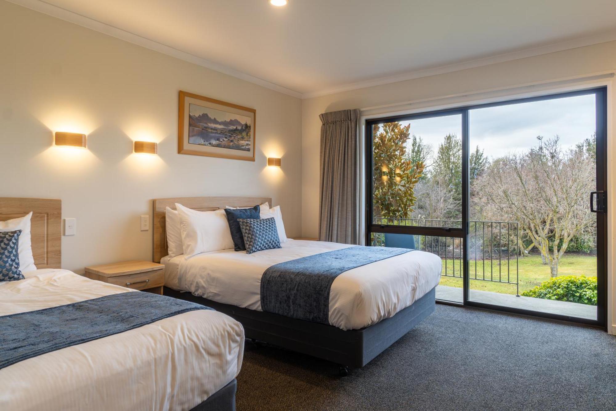 Wanaka Top 10 Holiday Park Hotel Exterior photo