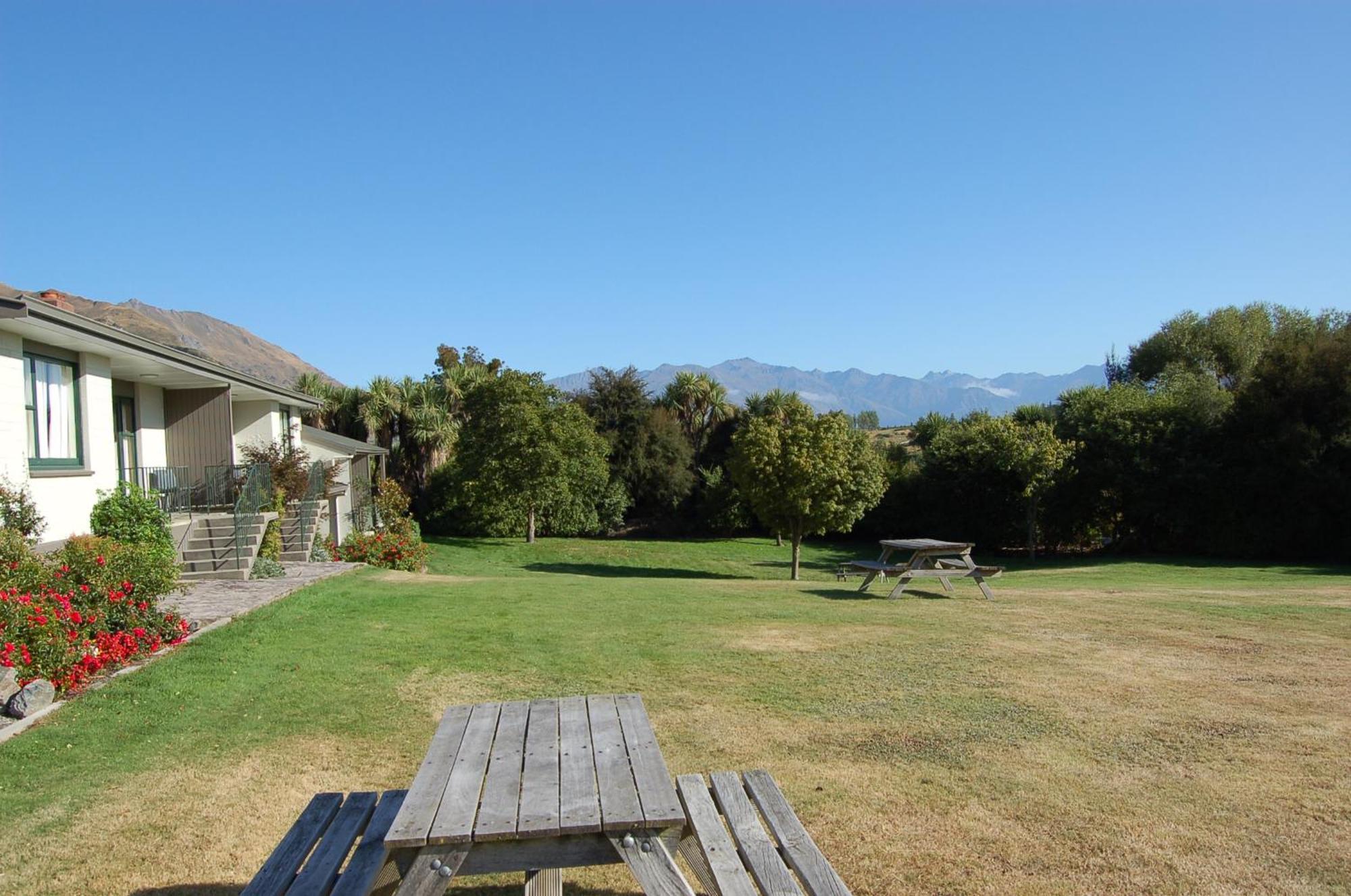 Wanaka Top 10 Holiday Park Hotel Exterior photo