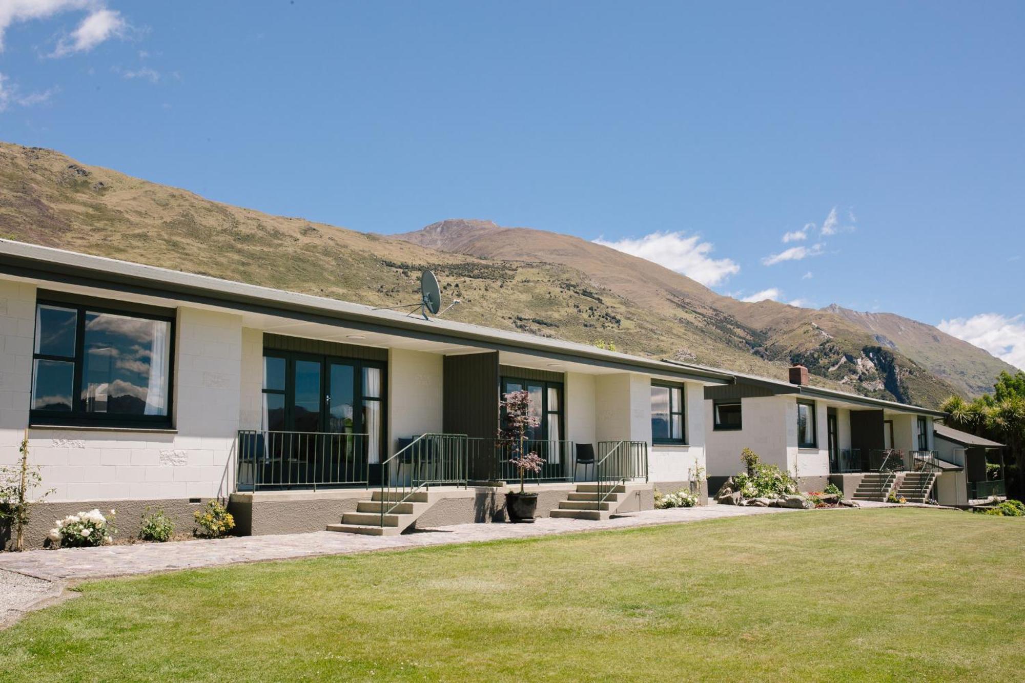 Wanaka Top 10 Holiday Park Hotel Exterior photo