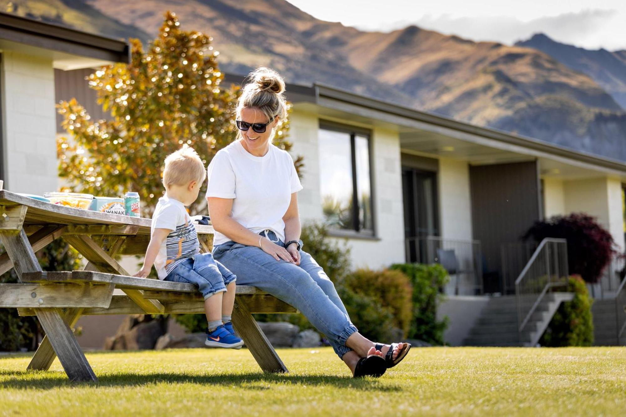 Wanaka Top 10 Holiday Park Hotel Exterior photo