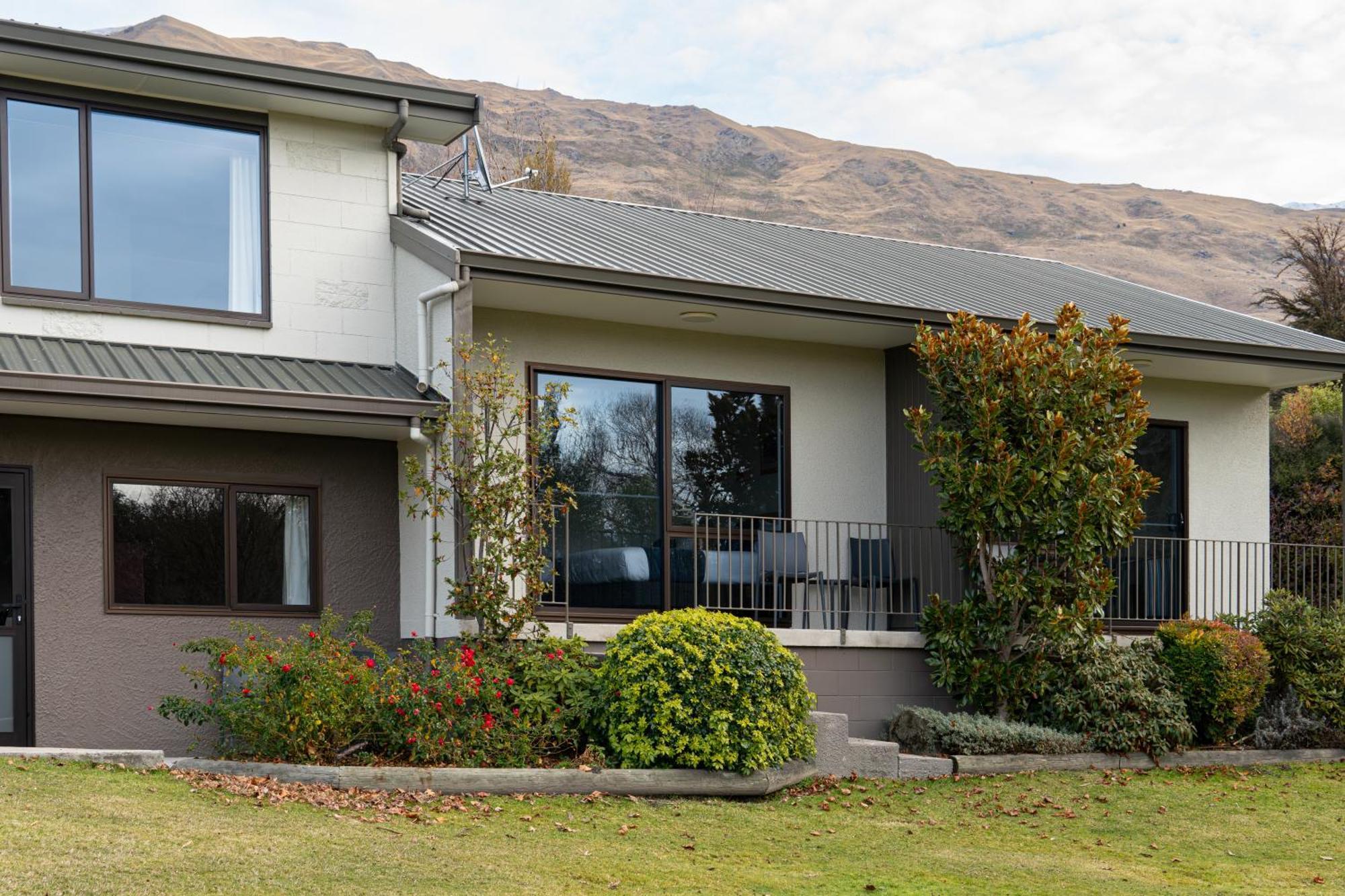 Wanaka Top 10 Holiday Park Hotel Exterior photo