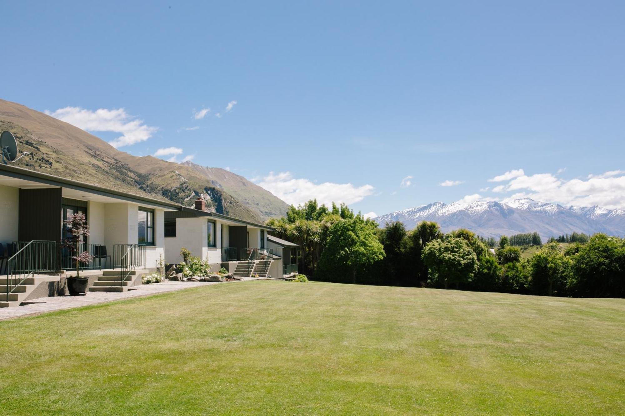 Wanaka Top 10 Holiday Park Hotel Exterior photo