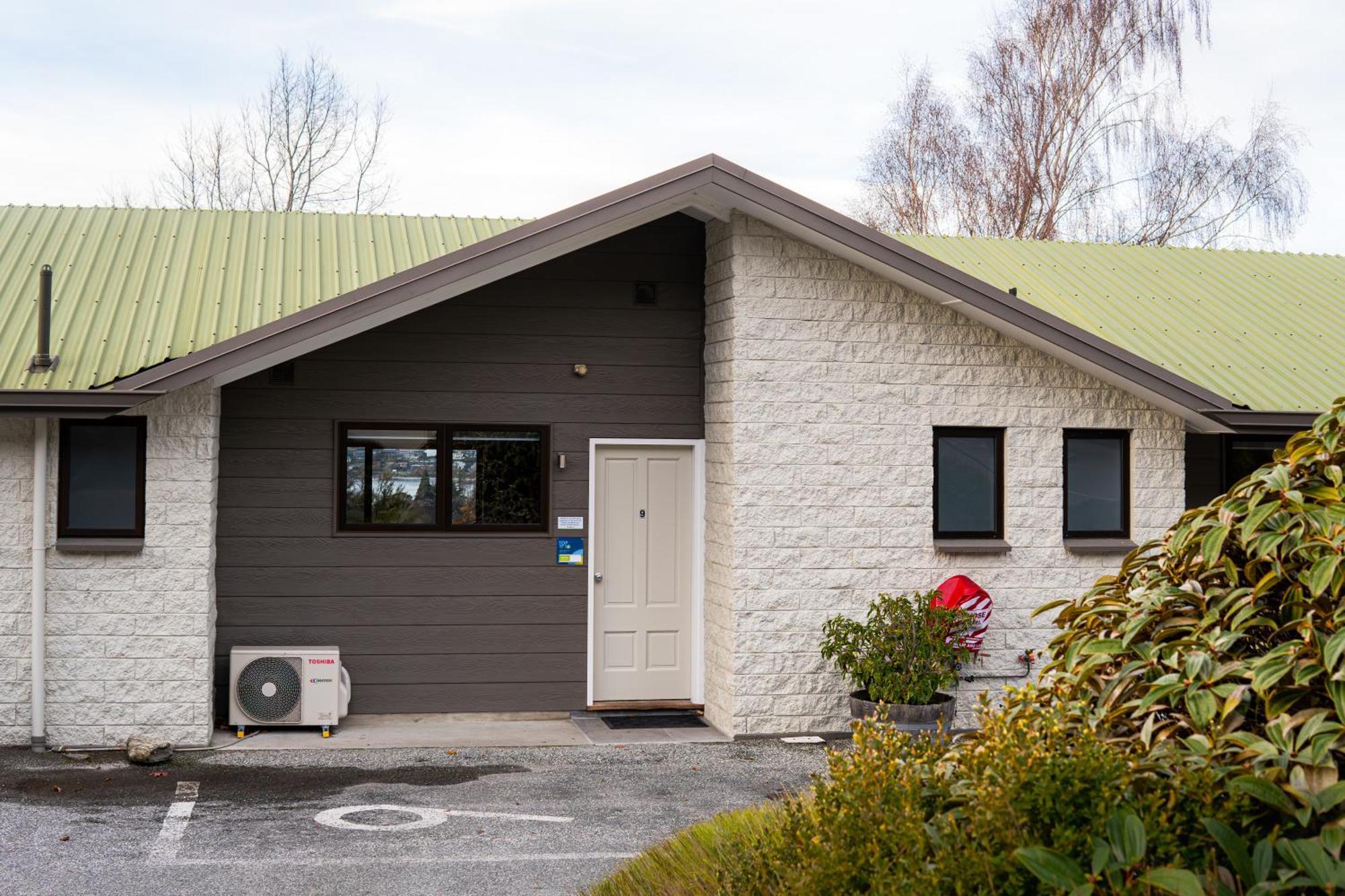 Wanaka Top 10 Holiday Park Hotel Exterior photo